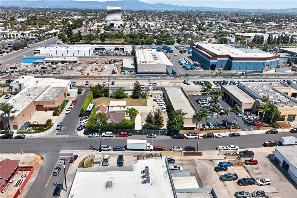 17066 Palmdale Huntington Beach, CA 92647