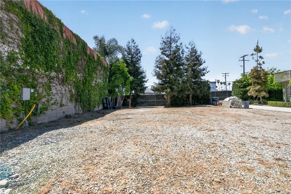 17066 Palmdale Huntington Beach, CA 92647
