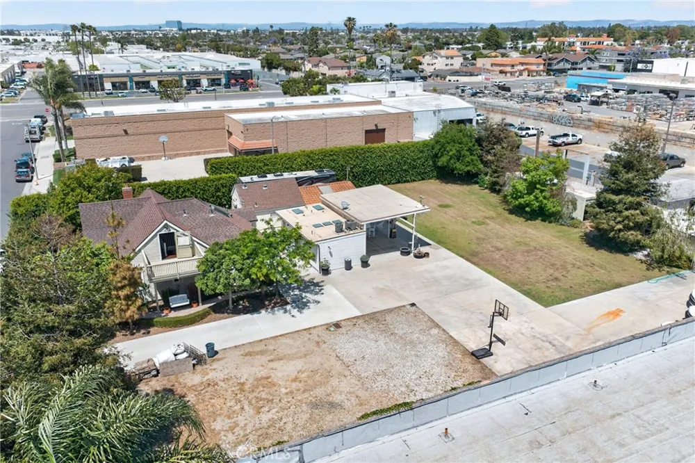 17066 Palmdale Huntington Beach, CA 92647