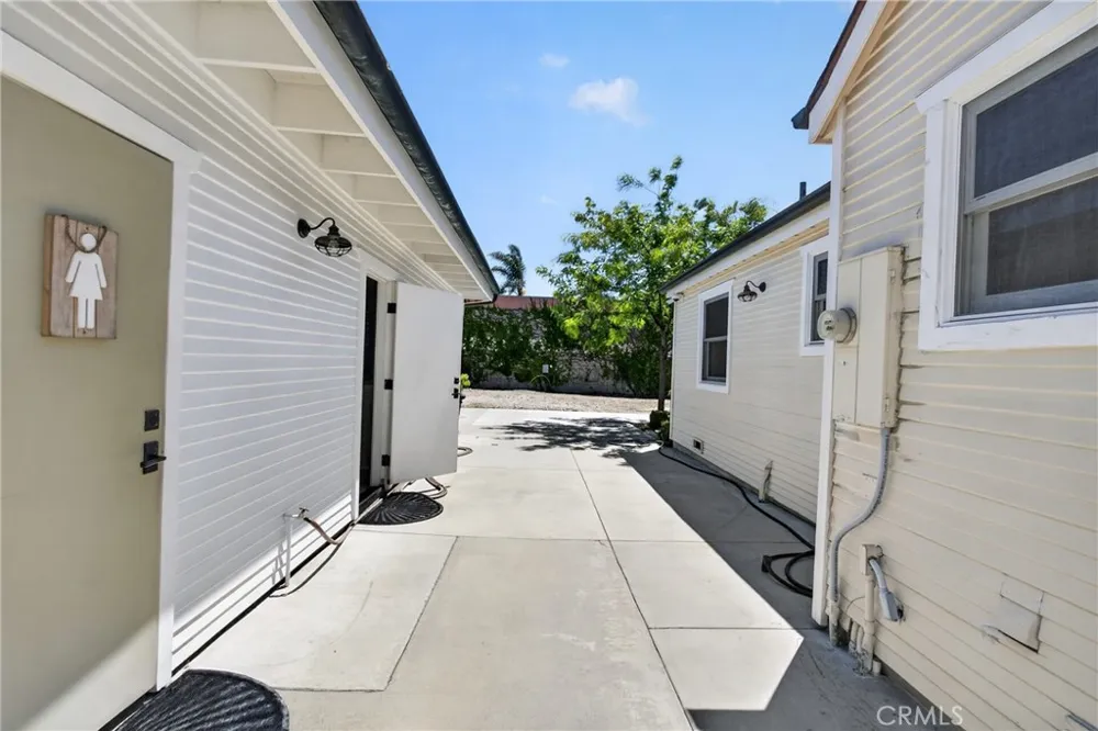 17066 Palmdale Huntington Beach, CA 92647