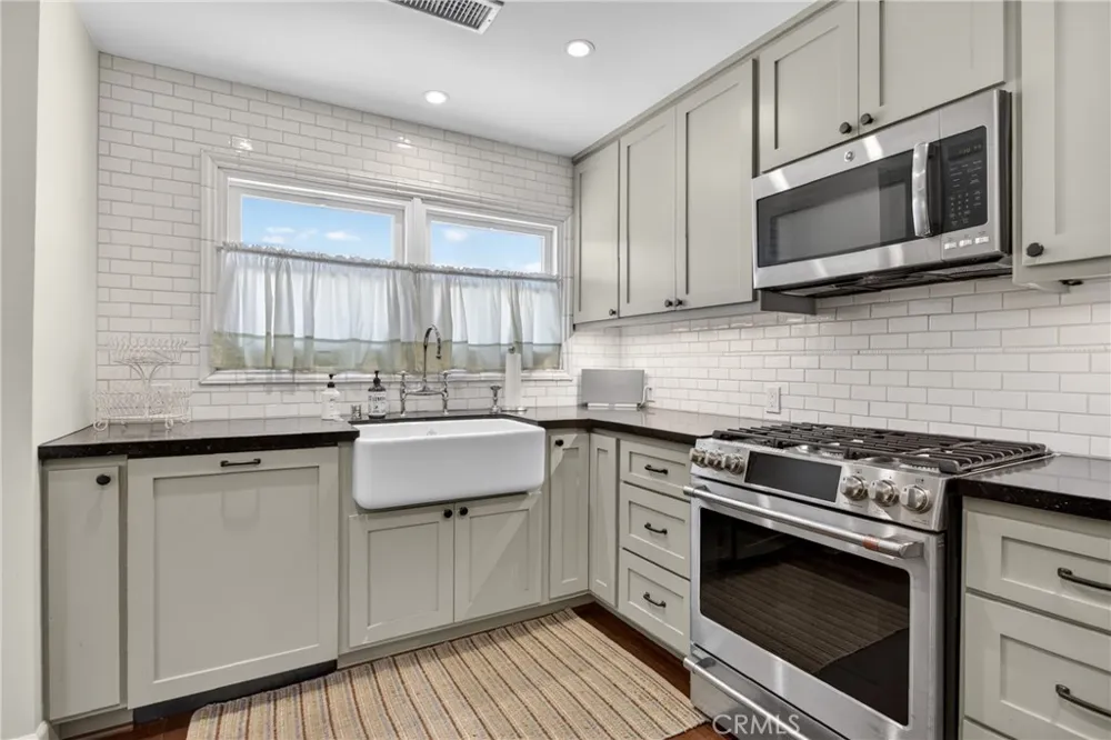 17066 Palmdale Huntington Beach, CA 92647