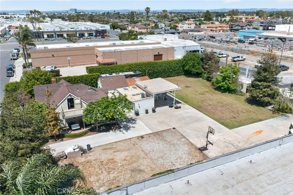 17066 Palmdale Huntington Beach, CA 92647