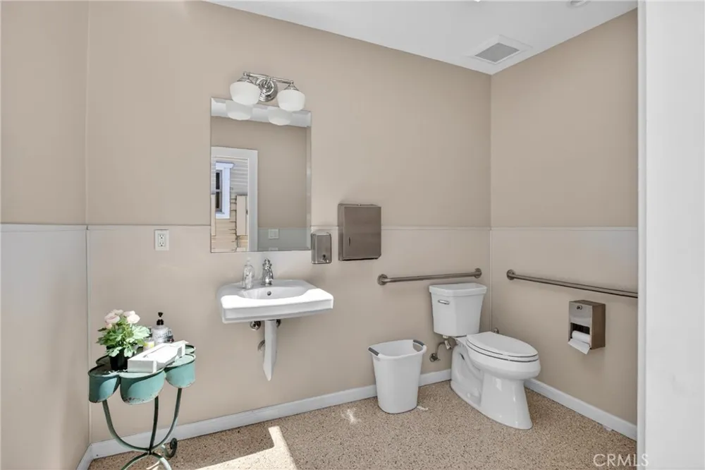 17066 Palmdale Huntington Beach, CA 92647
