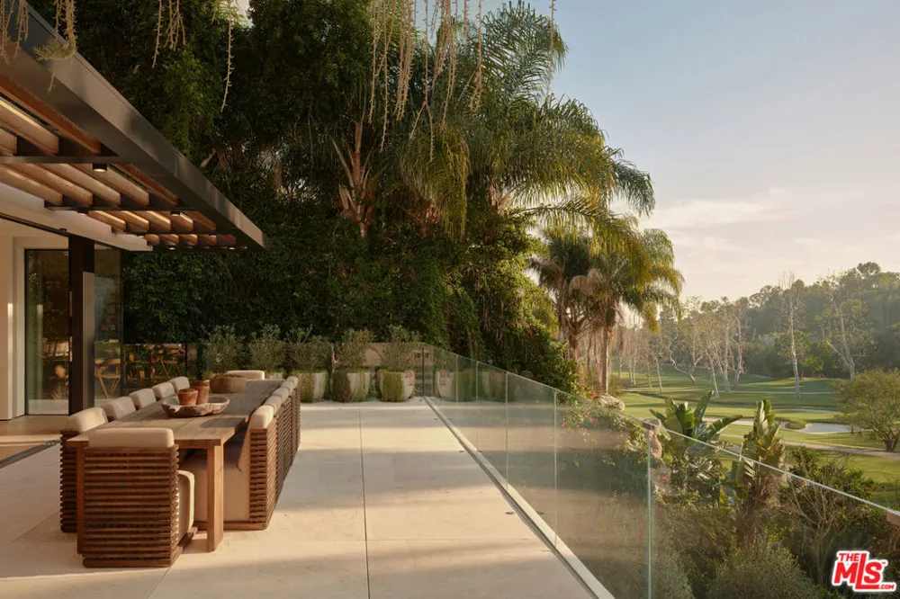 10830 Chalon Road Los Angeles, CA 90077
