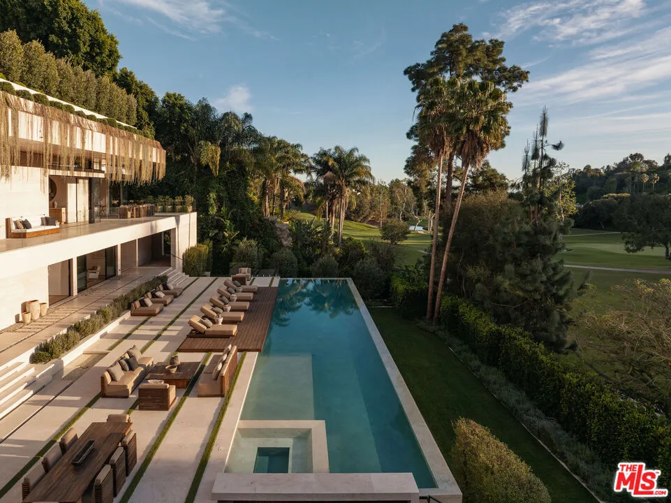 10830 Chalon Road Los Angeles, CA 90077