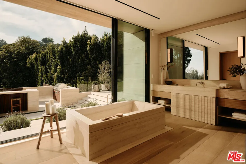 10830 Chalon Road Los Angeles, CA 90077