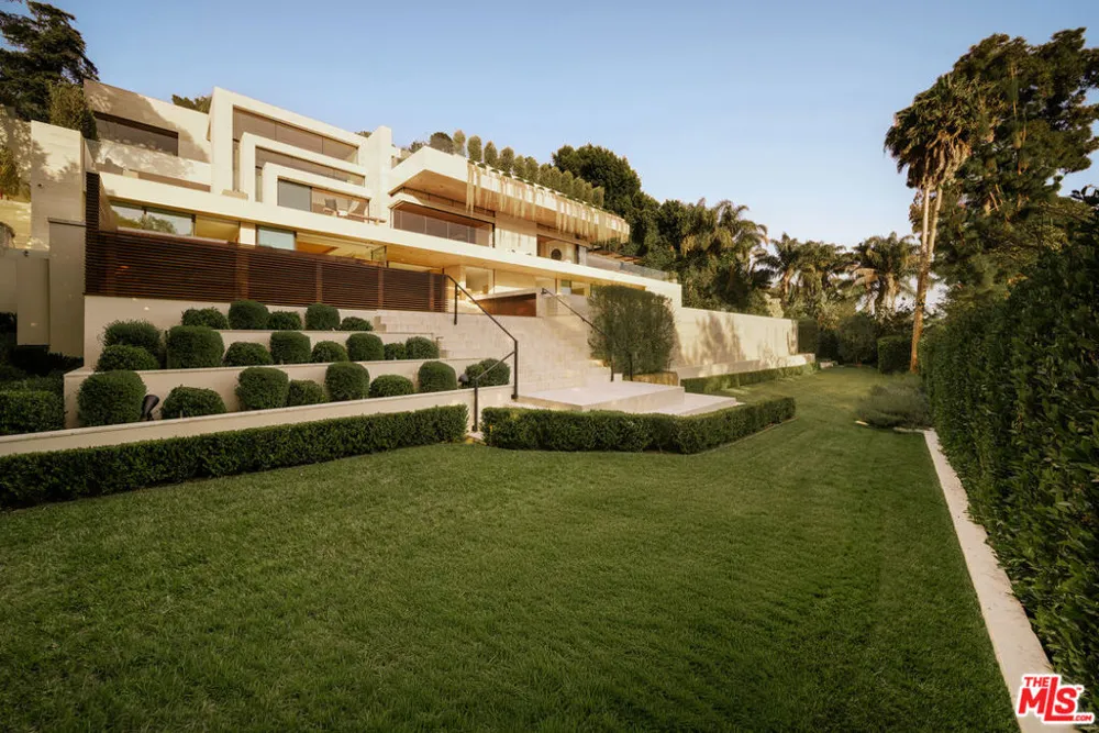 10830 Chalon Road Los Angeles, CA 90077
