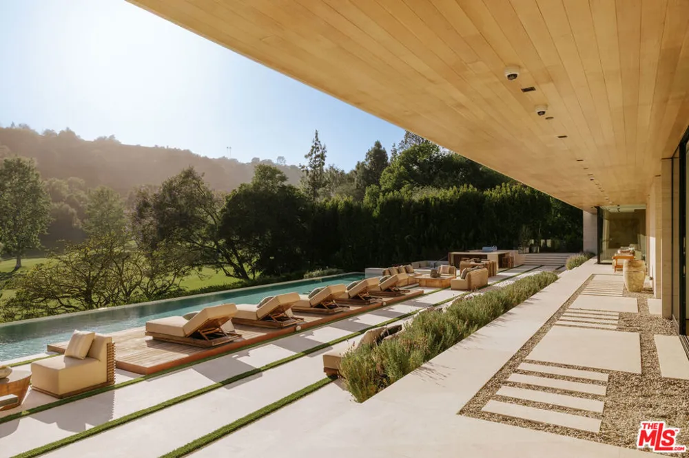 10830 Chalon Road Los Angeles, CA 90077