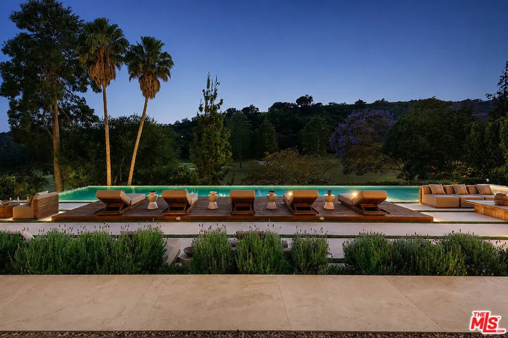 10830 Chalon Road Los Angeles, CA 90077