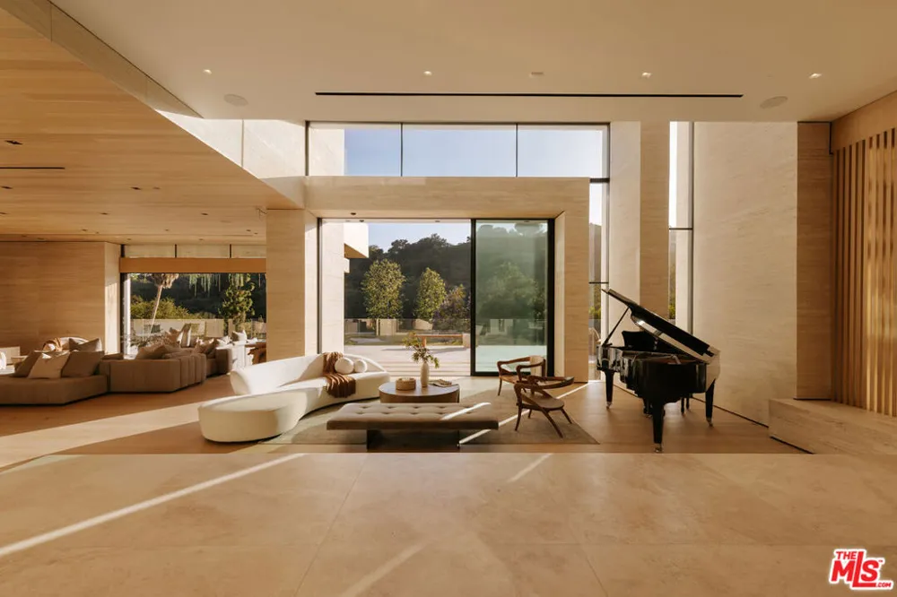 10830 Chalon Road Los Angeles, CA 90077