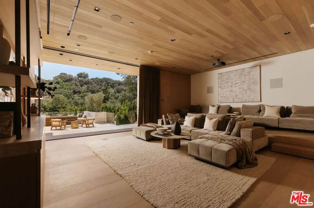 10830 Chalon Road Los Angeles, CA 90077