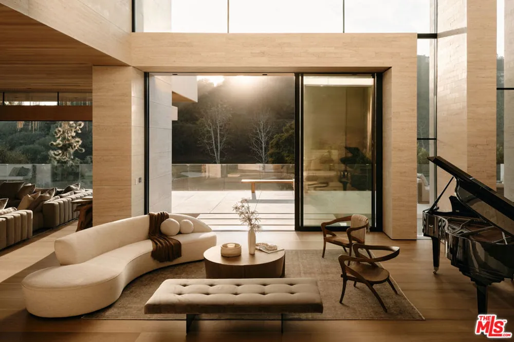 10830 Chalon Road Los Angeles, CA 90077