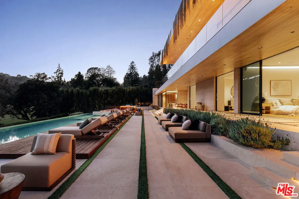 10830 Chalon Road Los Angeles, CA 90077