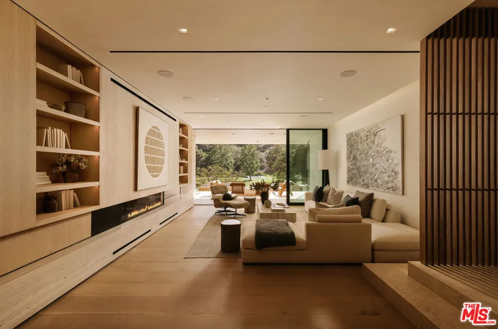 10830 Chalon Road Los Angeles, CA 90077