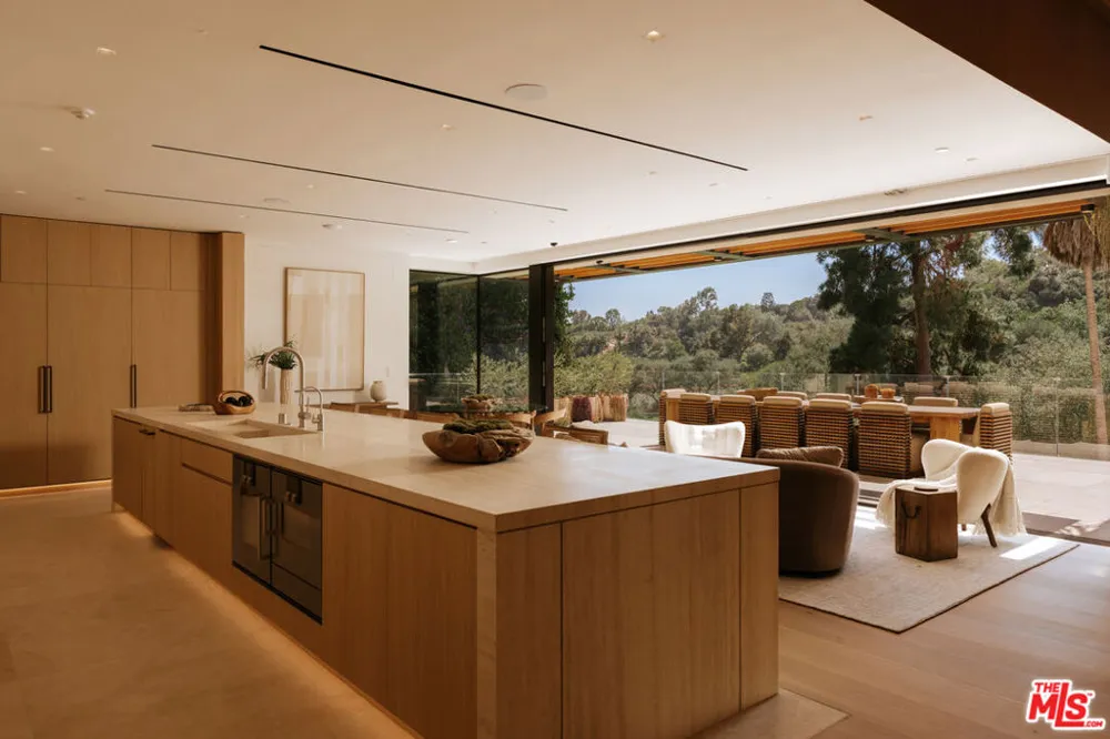 10830 Chalon Road Los Angeles, CA 90077
