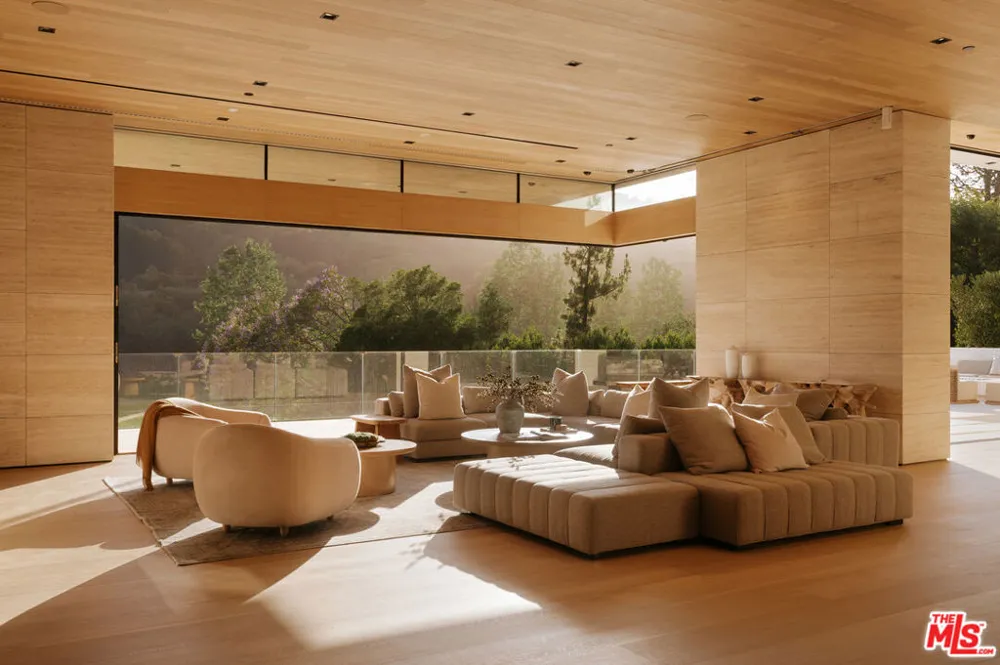 10830 Chalon Road Los Angeles, CA 90077