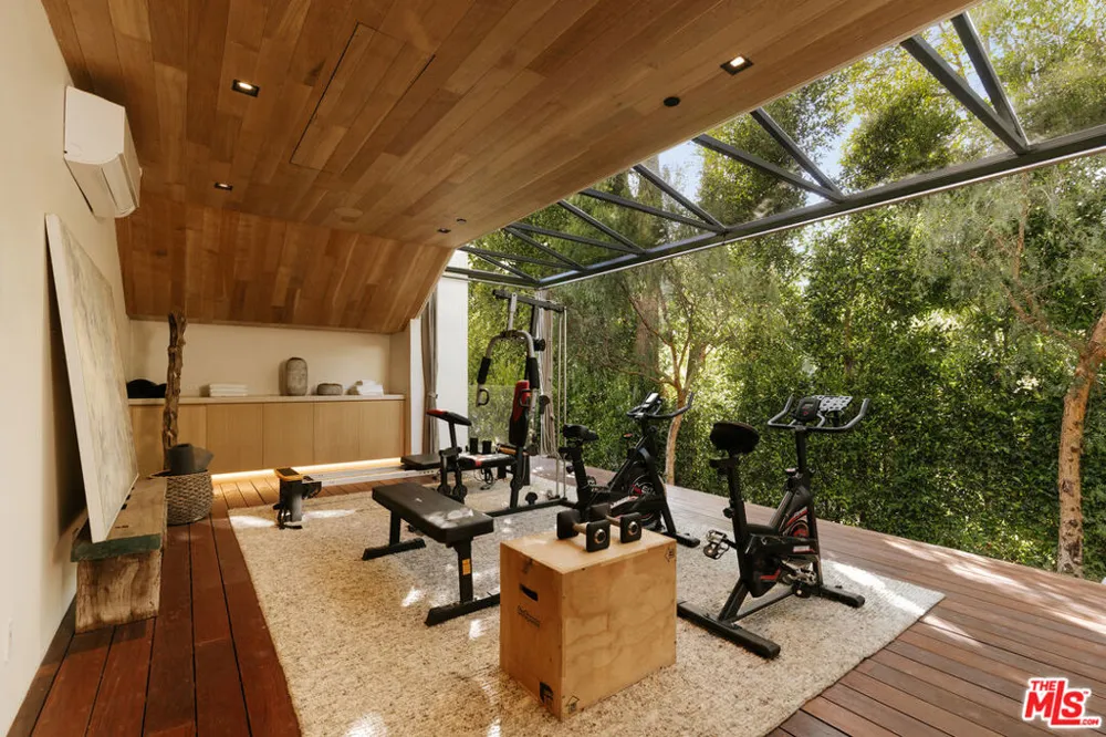 10830 Chalon Road Los Angeles, CA 90077
