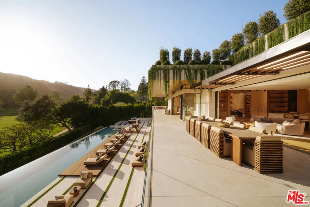 10830 Chalon Road Los Angeles, CA 90077