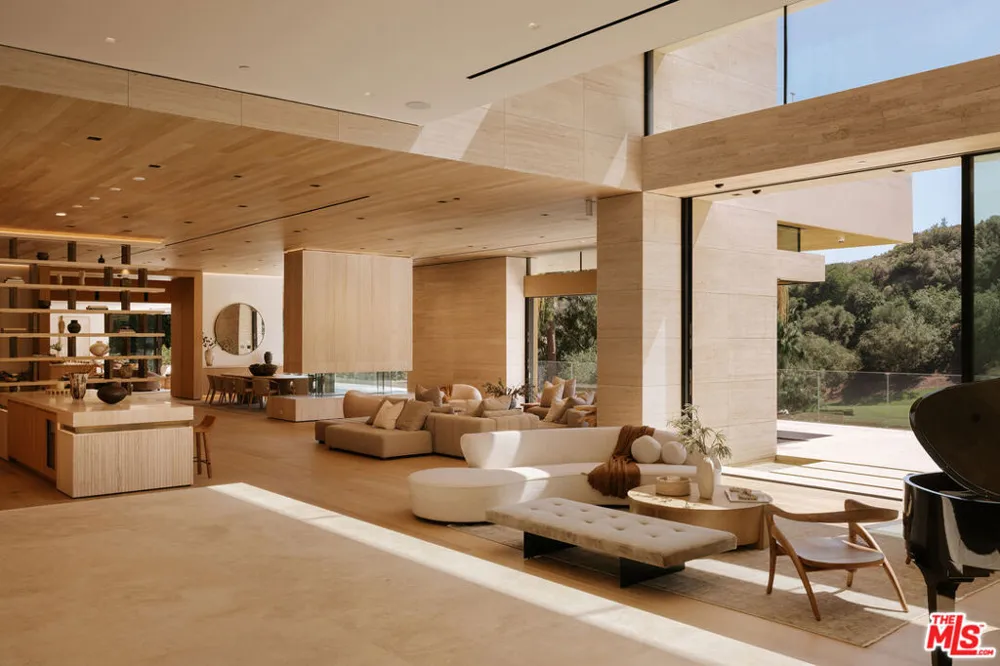 10830 Chalon Road Los Angeles, CA 90077