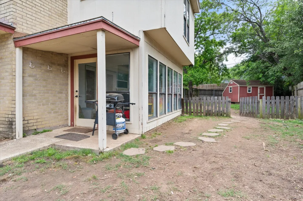 802 Crest Oak Court Arlington, TX 76012