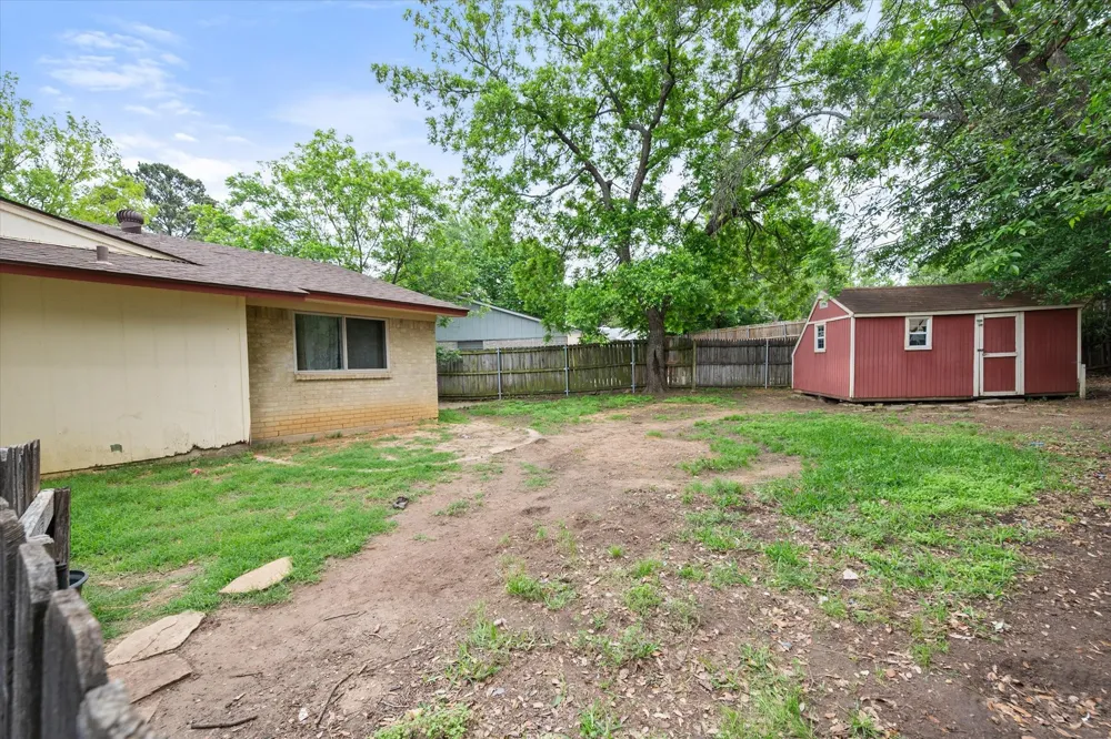 802 Crest Oak Court Arlington, TX 76012