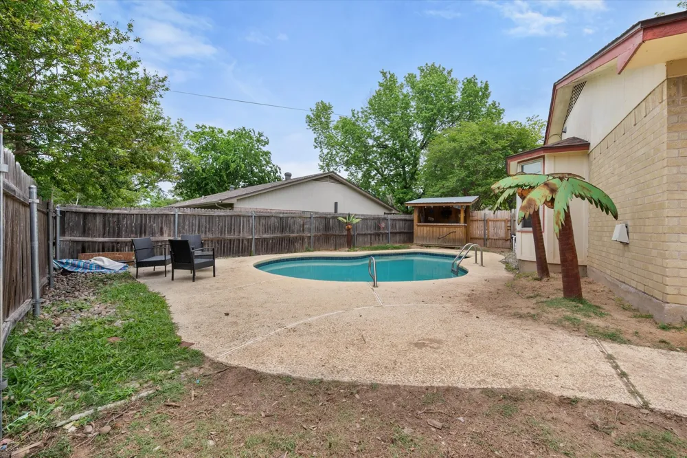802 Crest Oak Court Arlington, TX 76012