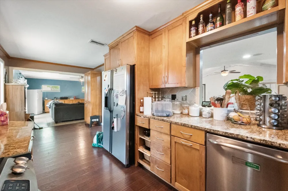 802 Crest Oak Court Arlington, TX 76012