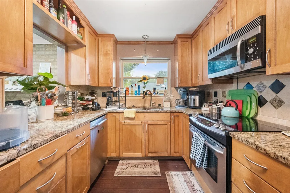 802 Crest Oak Court Arlington, TX 76012