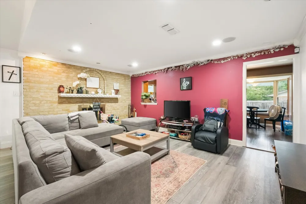 802 Crest Oak Court Arlington, TX 76012