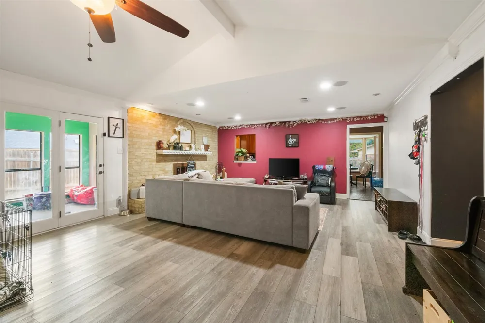 802 Crest Oak Court Arlington, TX 76012