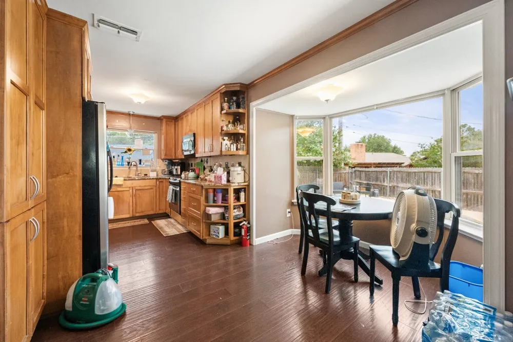 802 Crest Oak Court Arlington, TX 76012