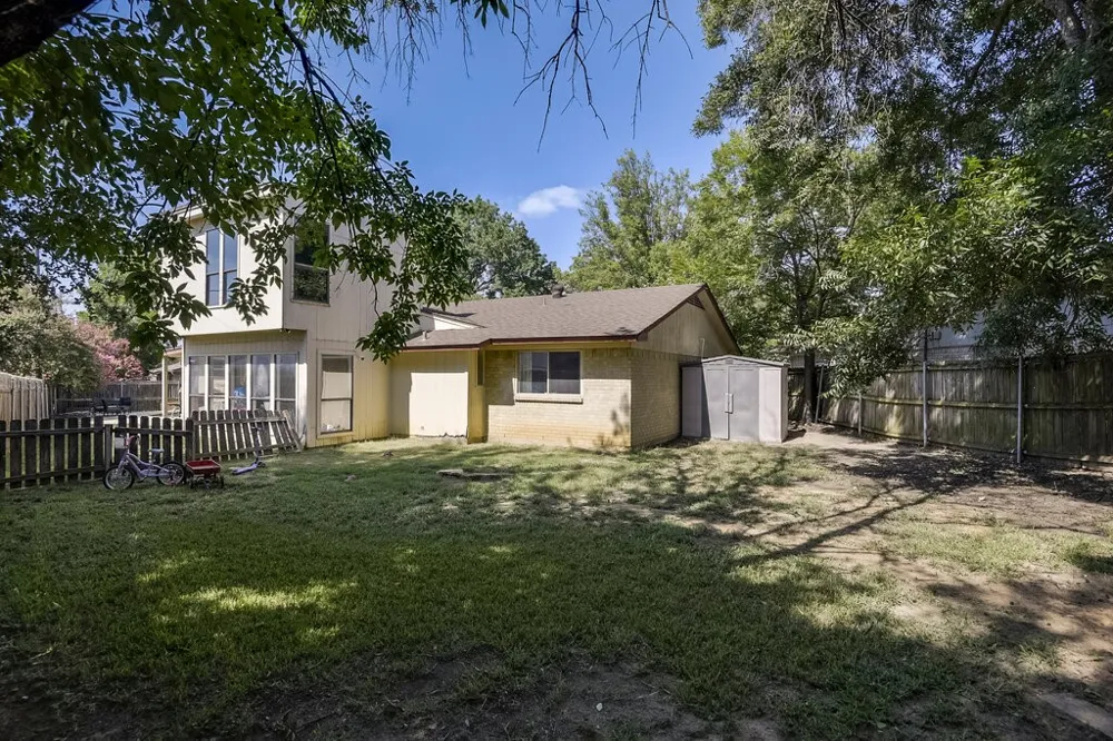 802 Crest Oak Court Arlington, TX 76012