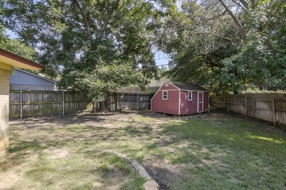 802 Crest Oak Court Arlington, TX 76012