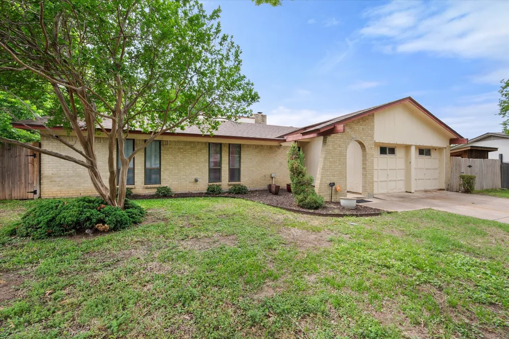 802 Crest Oak Court Arlington, TX 76012