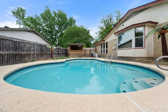 802 Crest Oak Court Arlington, TX 76012