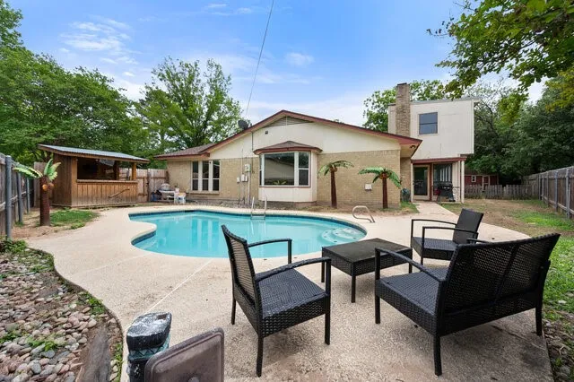 802 Crest Oak Court Arlington, TX 76012