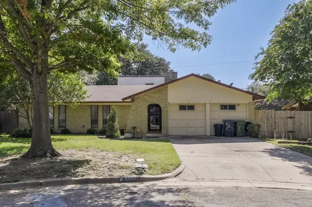802 Crest Oak Court Arlington, TX 76012