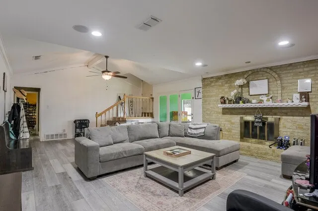 802 Crest Oak Court Arlington, TX 76012