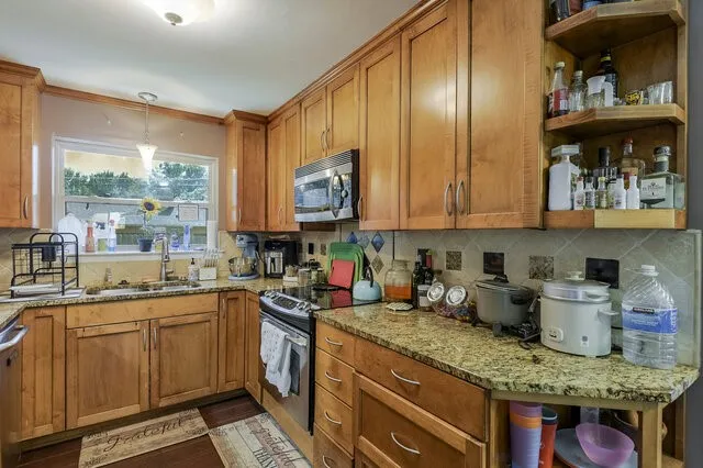 802 Crest Oak Court Arlington, TX 76012
