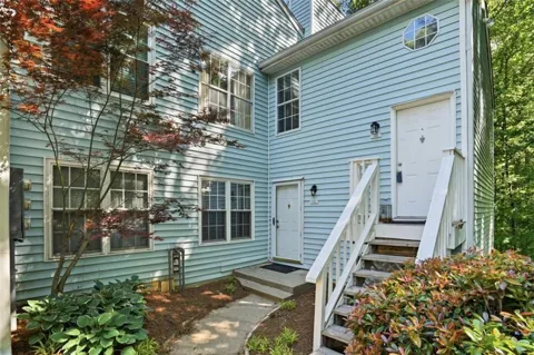 704 Glenleaf Drive