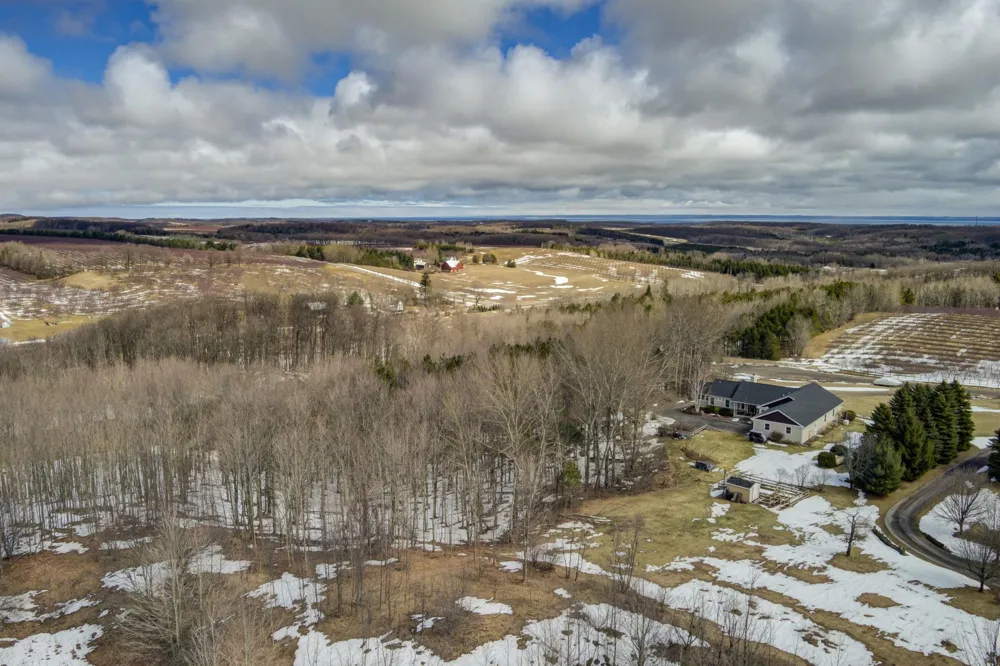 2567 Evergreen Valley Drive Suttons Bay Township, MI 49682