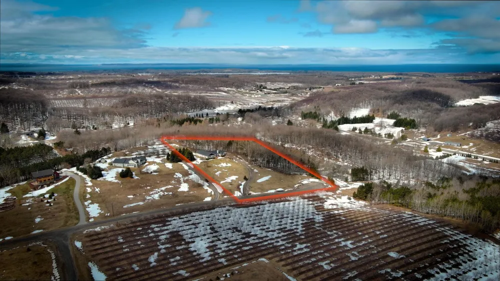 2567 Evergreen Valley Drive Suttons Bay Township, MI 49682