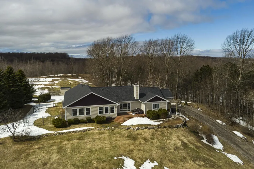 2567 Evergreen Valley Drive Suttons Bay Township, MI 49682
