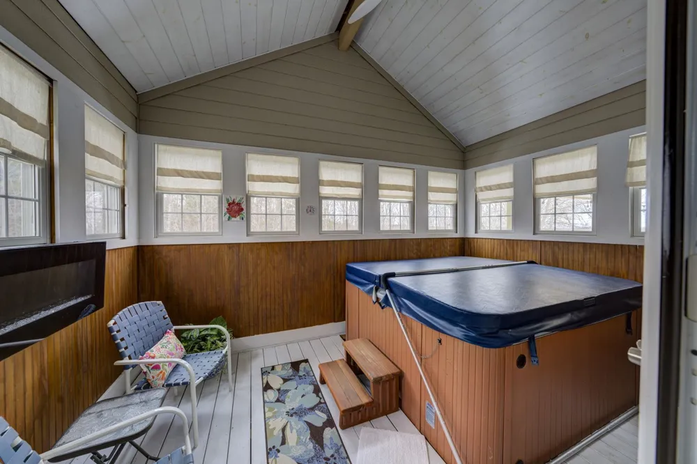 2567 Evergreen Valley Drive Suttons Bay Township, MI 49682
