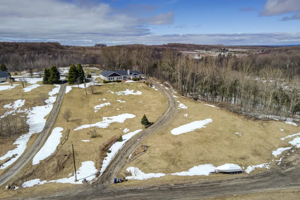2567 Evergreen Valley Drive Suttons Bay Township, MI 49682