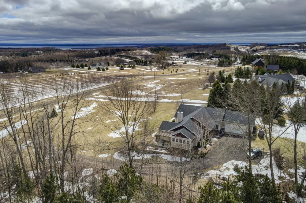 2567 Evergreen Valley Drive Suttons Bay Township, MI 49682