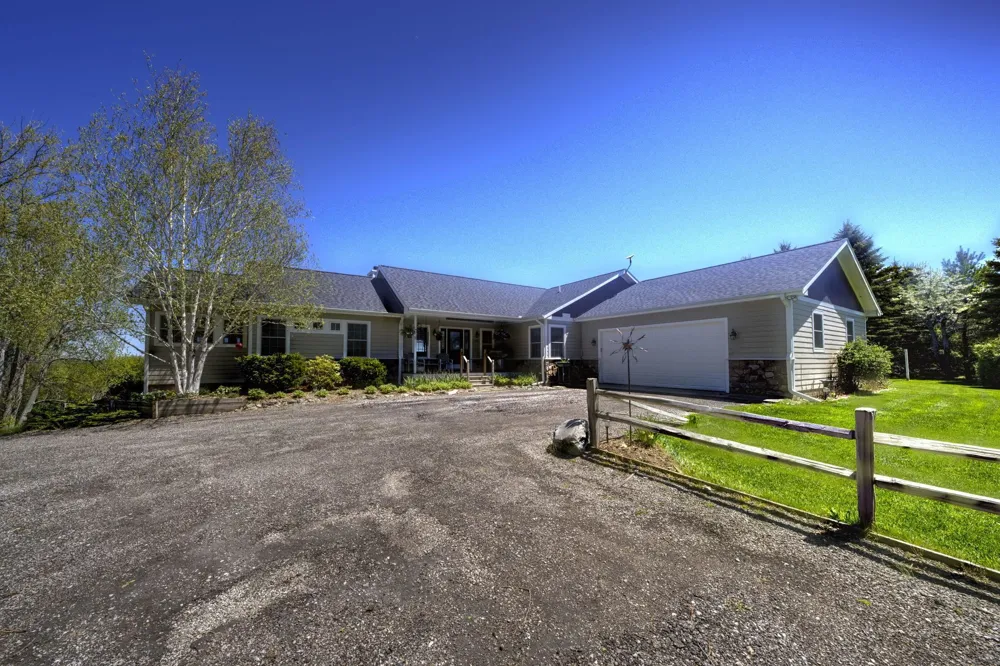 2567 Evergreen Valley Drive Suttons Bay Township, MI 49682