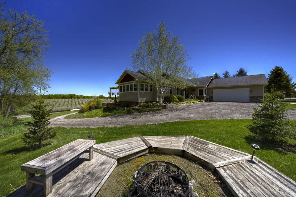 2567 Evergreen Valley Drive Suttons Bay Township, MI 49682