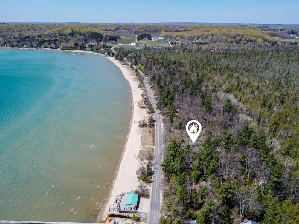 3784 S Lee Point Road Bingham Township, MI 49682