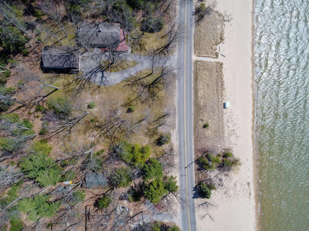 3784 S Lee Point Road Bingham Township, MI 49682